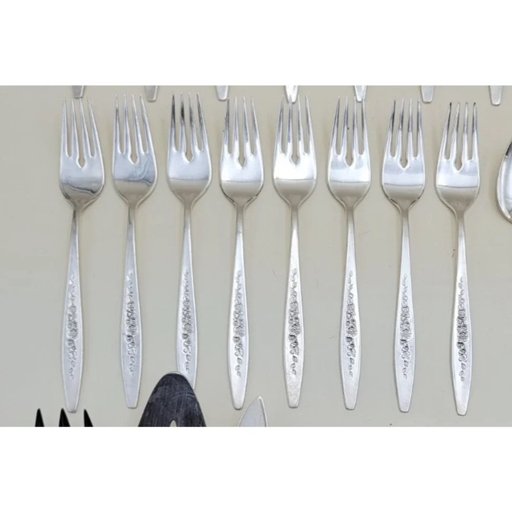 International Deep Silver LAUREL 46 Pc Wood Case Serving Utensils Embossed
